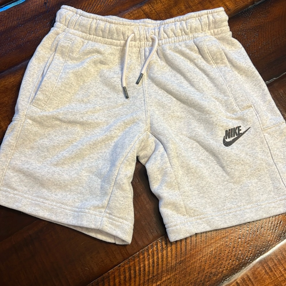Nike boys shorts size M